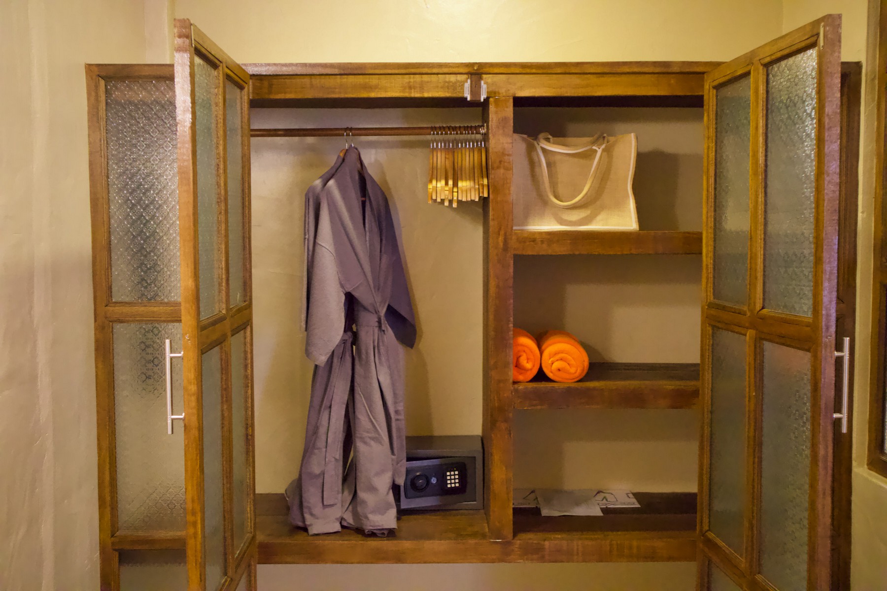 Honeymoon Suite with Bathtub