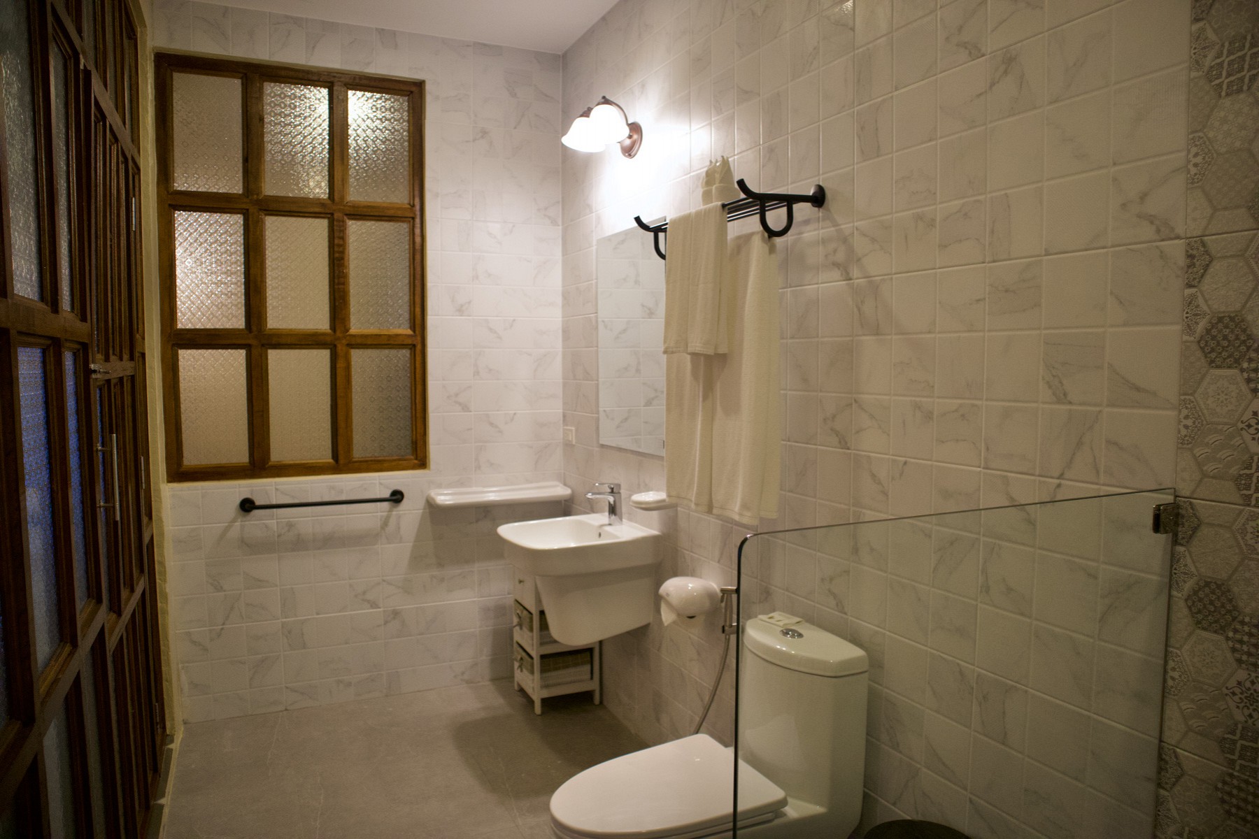 Honeymoon Suite with Bathtub