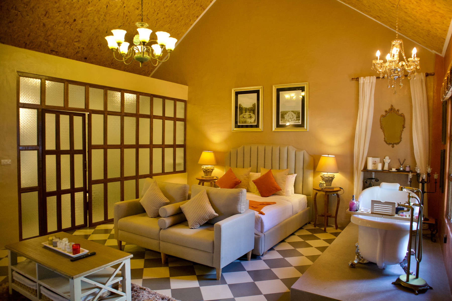 Honeymoon Suite with Bathtub