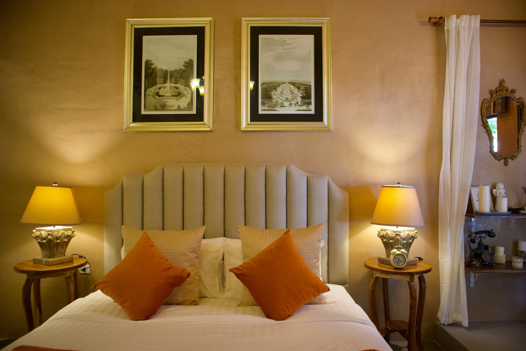 Honeymoon Suite with Bathtub