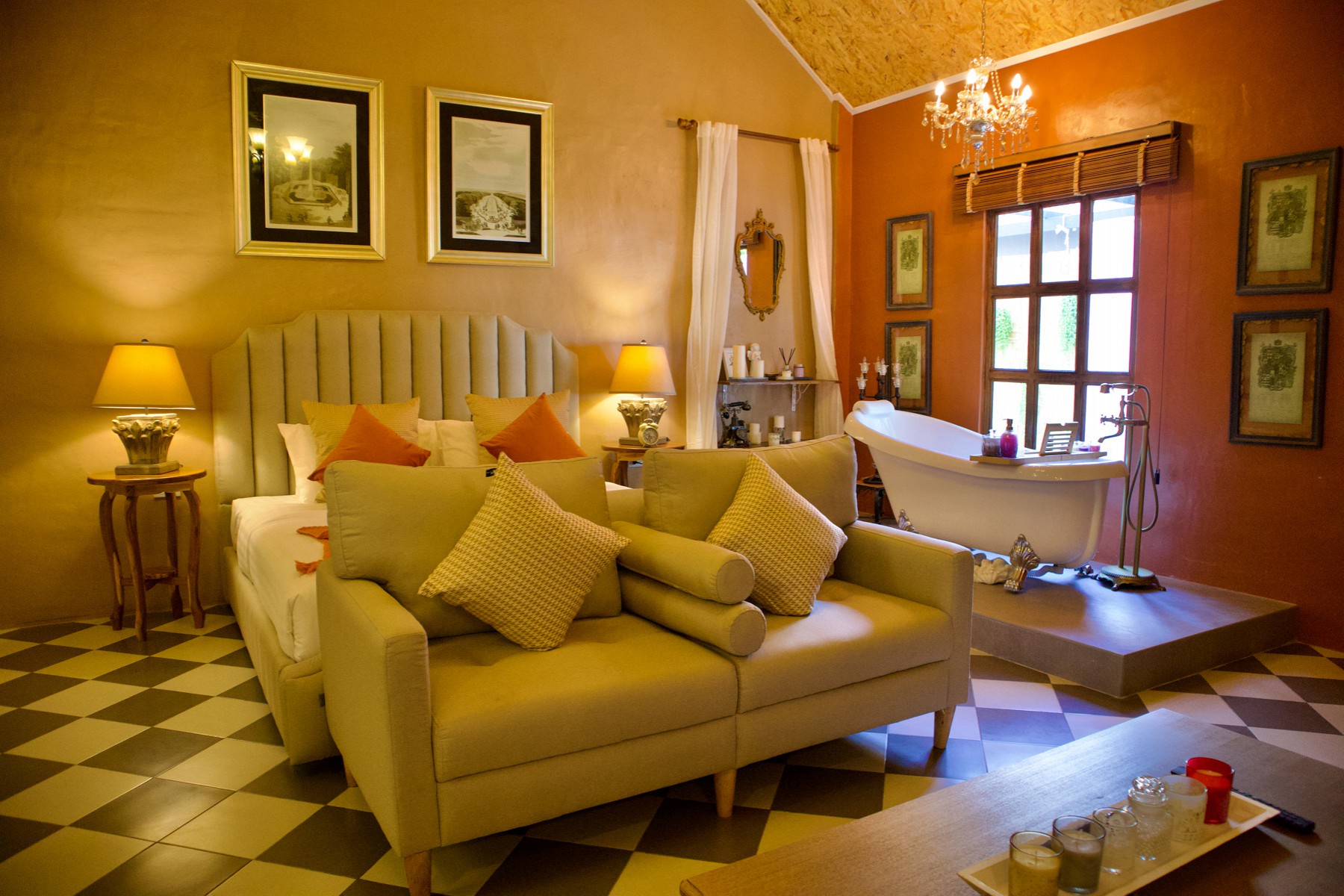 Honeymoon Suite with Bathtub